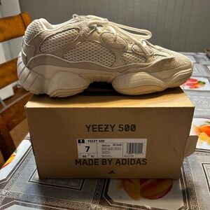 adidas Yeezy 500